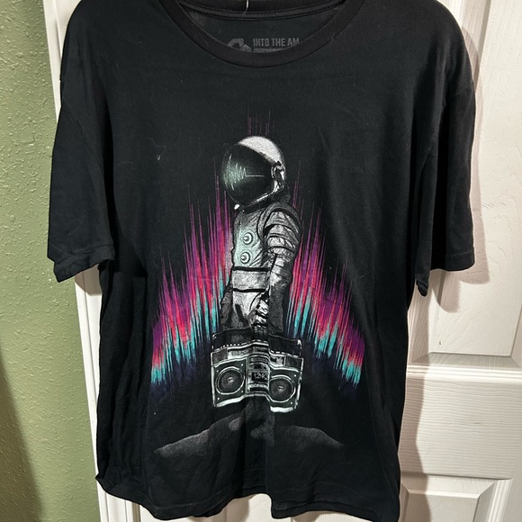 🤙🏽M.15 - Astronaut Graphic Tee - Picture 1 of 4